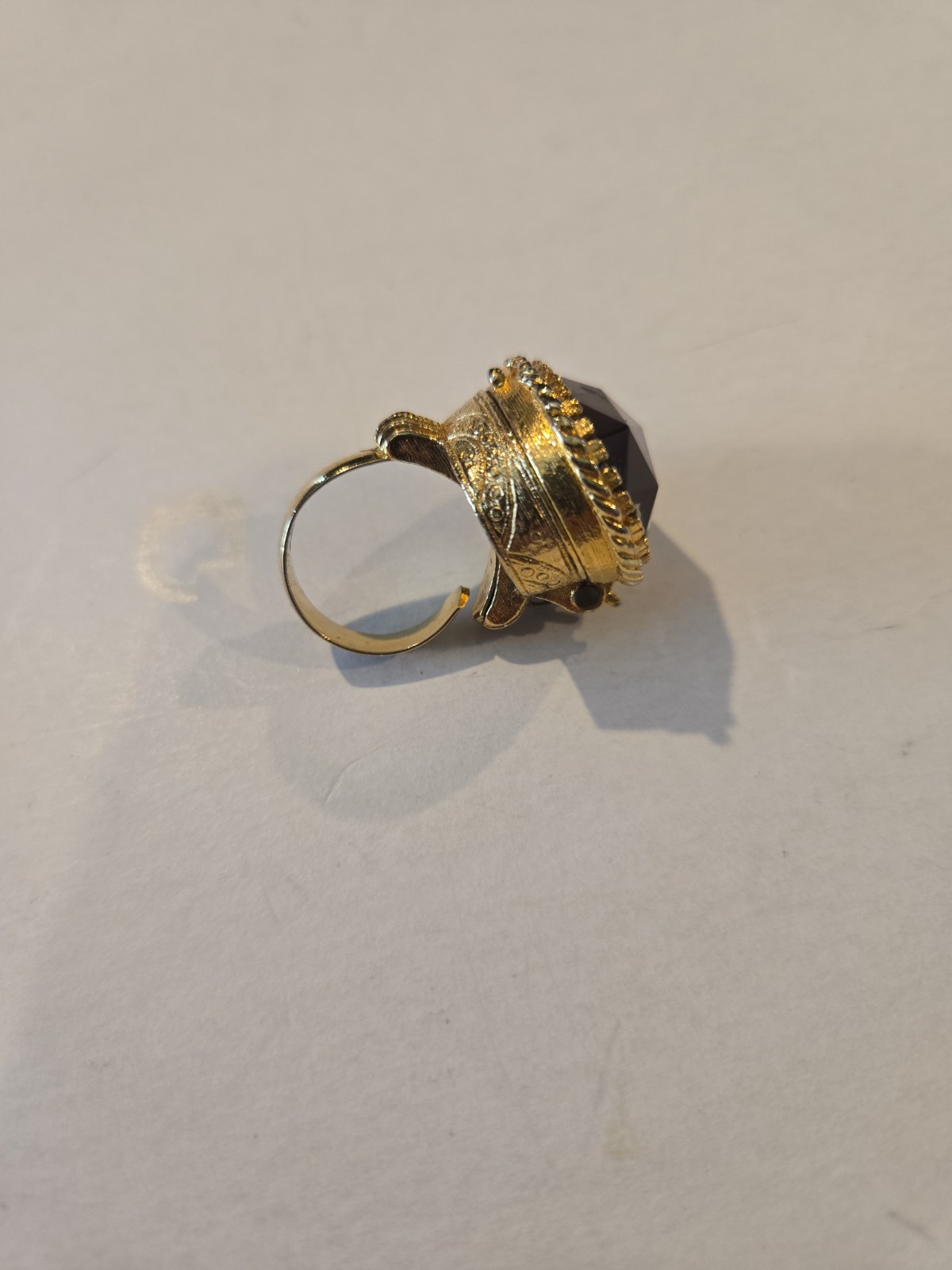 Avon Vintage Gold Tone Amber Stone Poison Pill Box Secret Compartment Ring