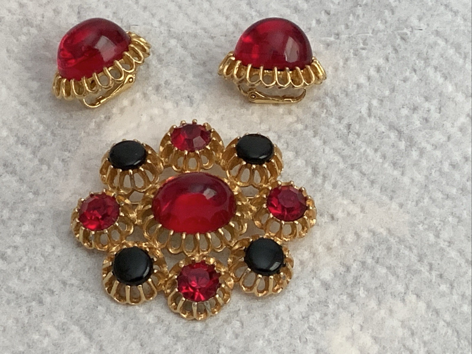 Vintage Emmons Demi Parure Red Cabs Brooch And Clip On Earrings