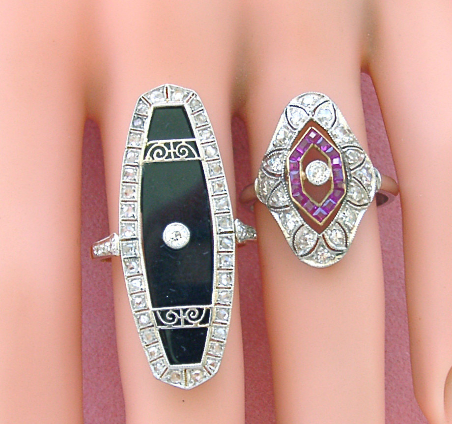 ESTATE ART DECO .67ctw DIAMOND BLACK ONYX 18K RIGHT-HAND LONG COCKTAIL RING
