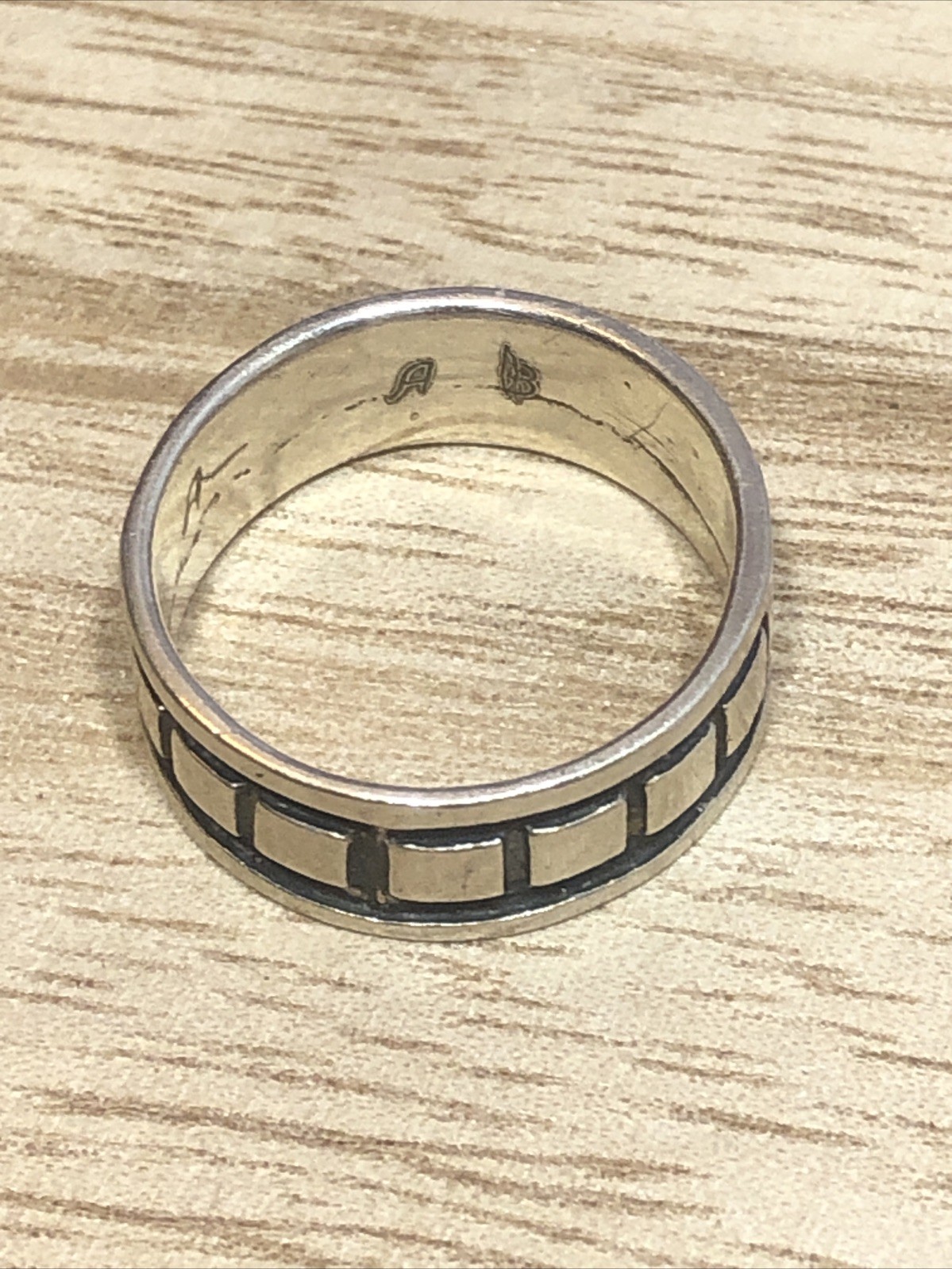 b.45. Signed Sterling Silver Vintage Patterned 8.4mm Band Ring Size 8.5s, 4.8g