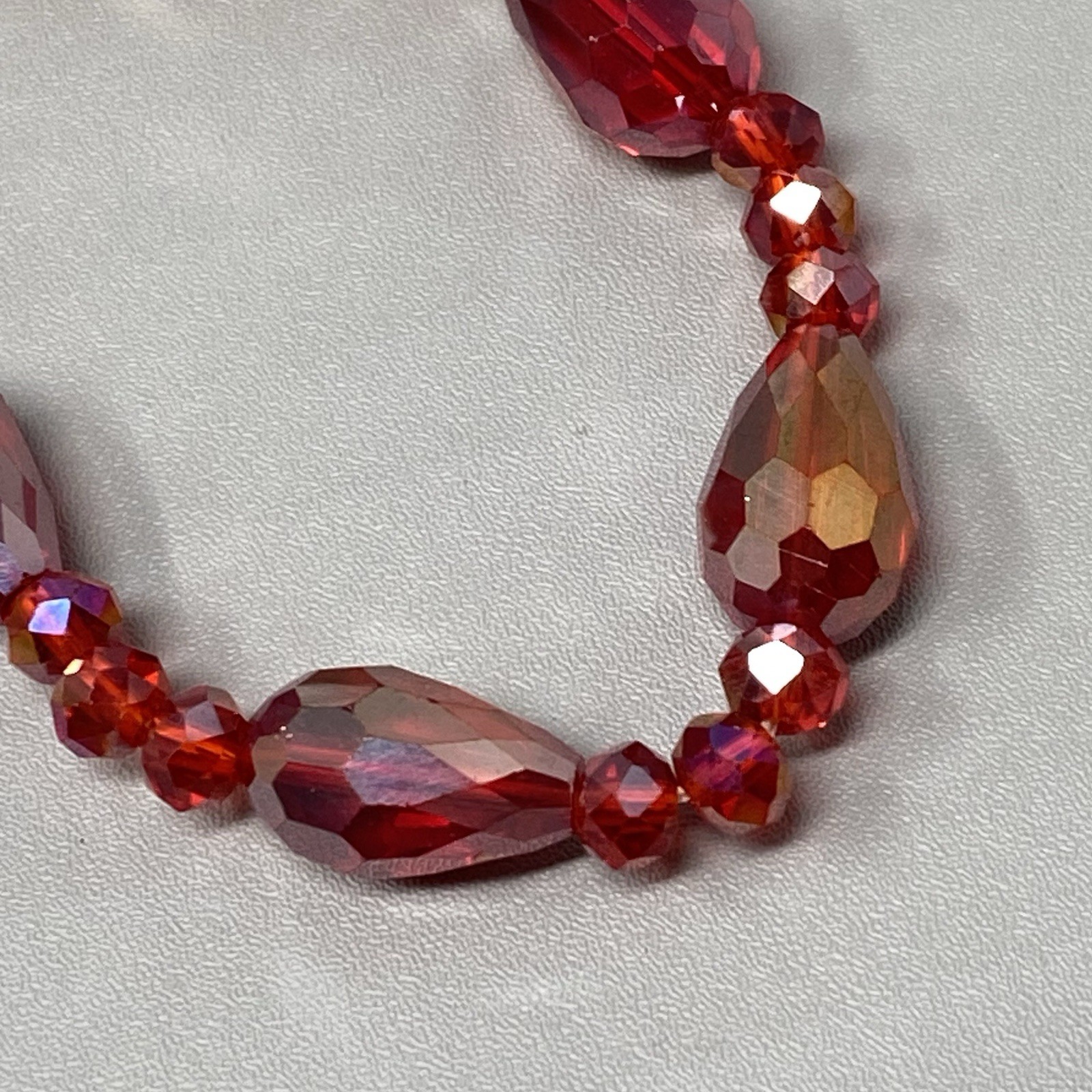 Red Glass Beaded Bracelet Surface Coated Faceted Teardrop Iridescent Stretch 6″