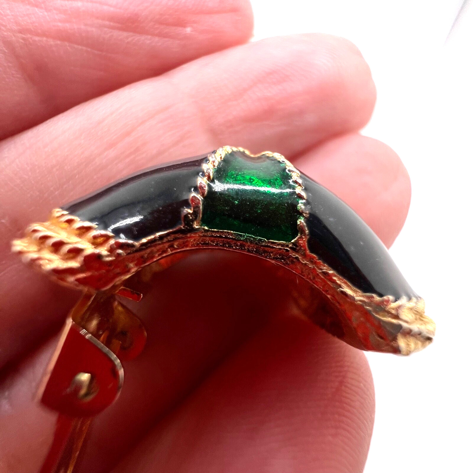 Vintage GAY BOYER Dark Green Enamel Gold Tone Clip EARRINGS Half Hoops – EUC