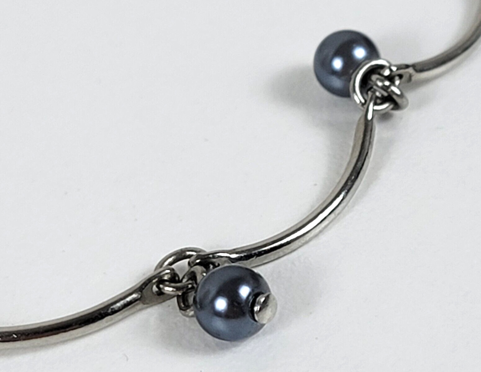 Avon Silver-Tone Bar Link Chain Gray Faux-Pearl Charm Station Necklace 17.5 In