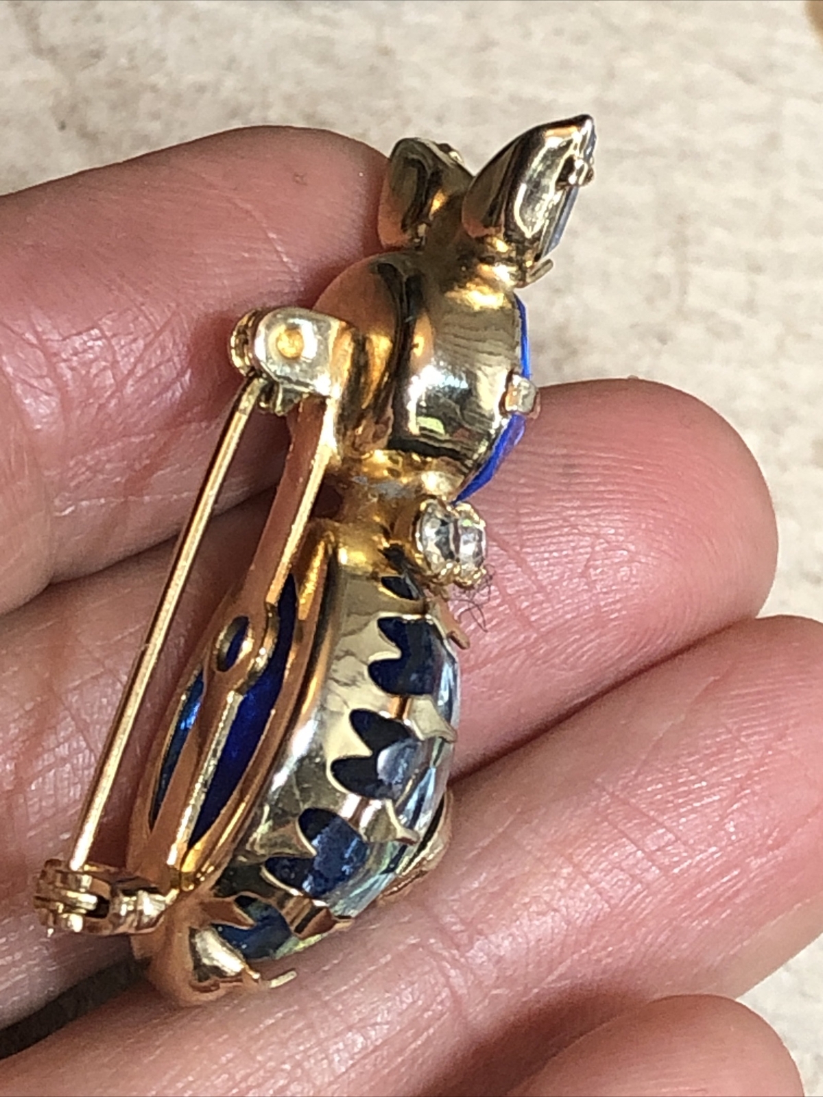 Vintage Gold tone Kitty Cat Blue Foiled Oval Dome Tummy Rhinestone pin 39mm