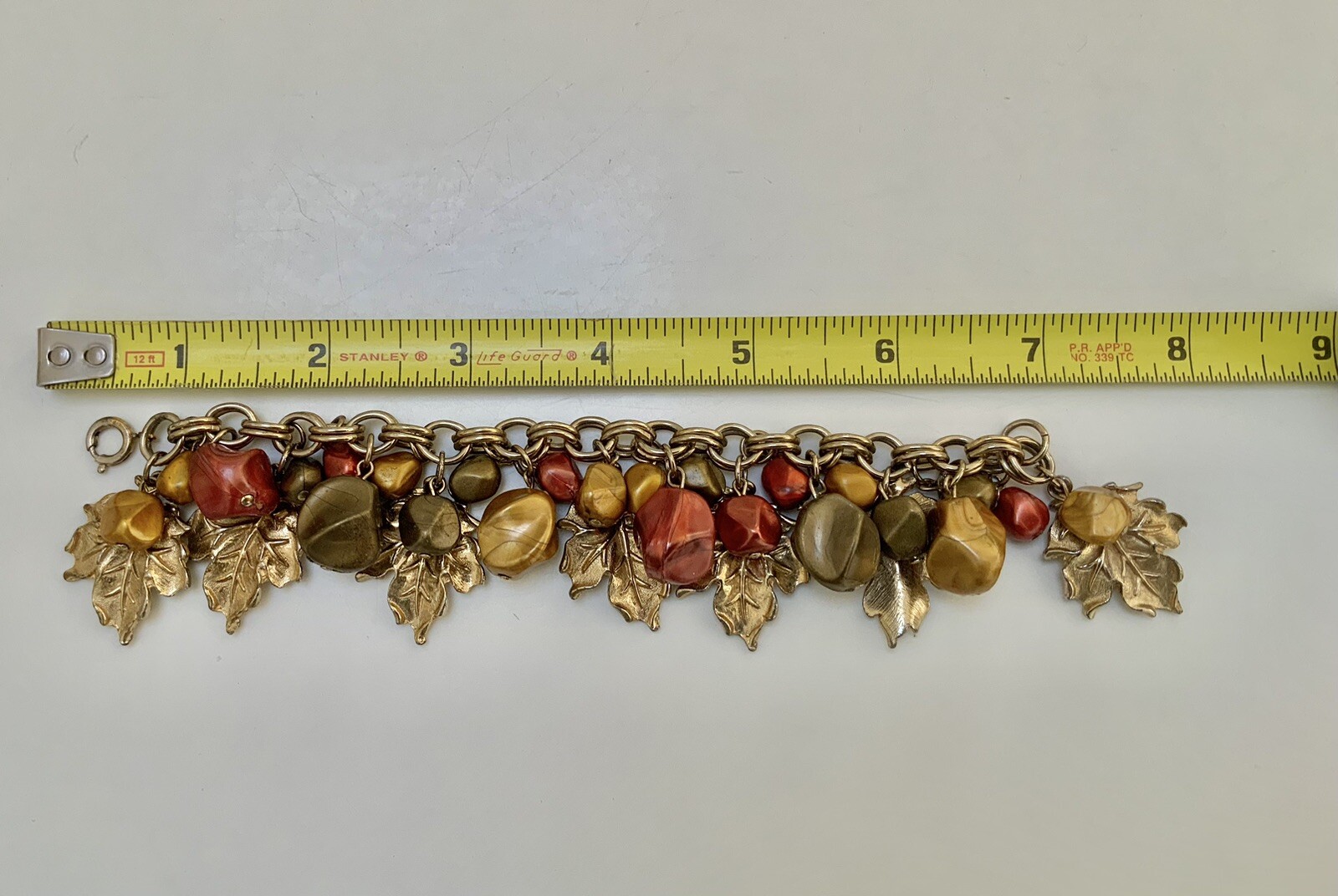 Autum/Fall Gold Tone Metal Leaf With Orange, Brown, Beige Lucite Bead Bracelet