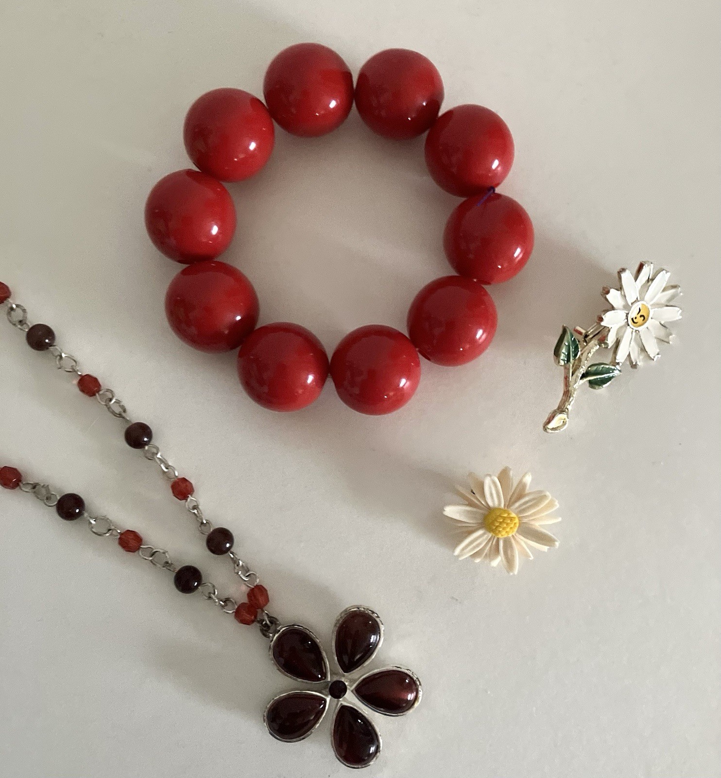 Vintage Lot Of Retro Mod Jewelry White Daisy Pins, Red Bracelet, Flower Necklace