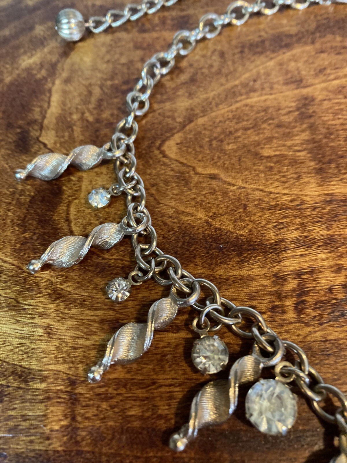 Vintage Gold Tone Necklace With Rhinestones and Gold Tone Twists. 17.5 in