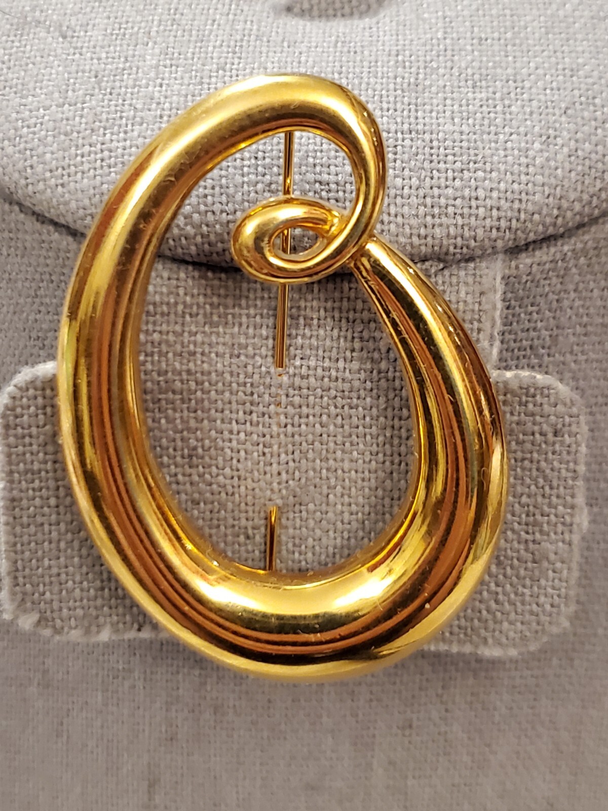 Goldtone Vintage Brooch Pin Almost 2″