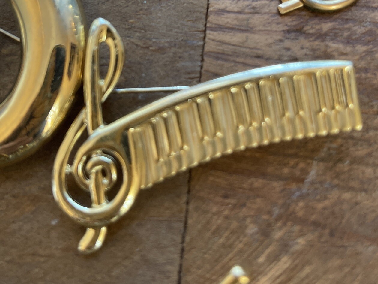 Lot of 11 Vintage Gold Tone Brooches Pins Jewelry 1 Hadley Tie Clip