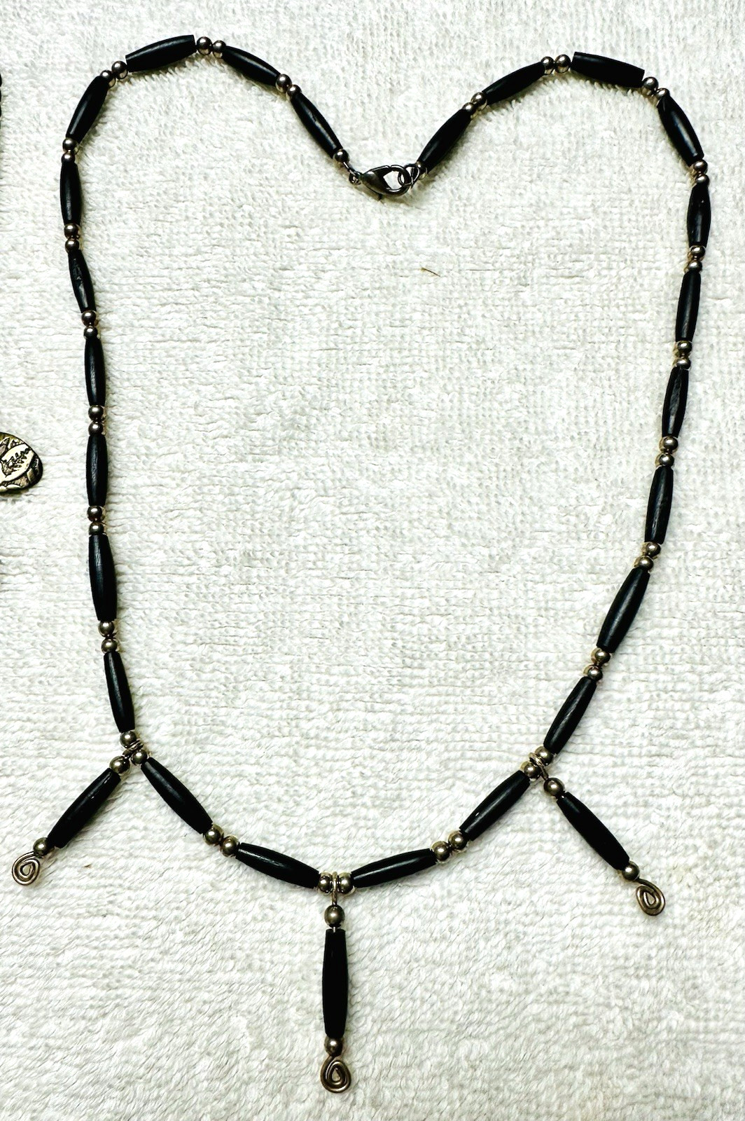 4 Collar Necklace Lot Green Black Red Gold Bead Dangles n0273