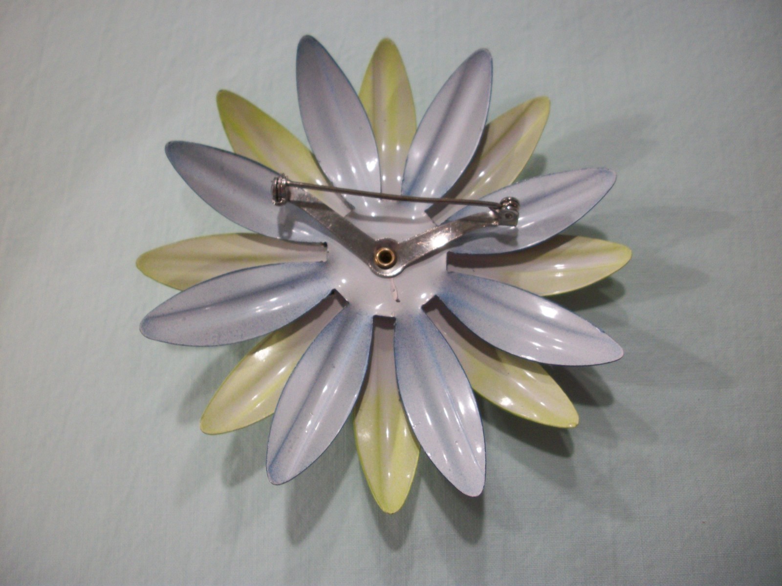 ViNTaGE NaVy BLuE/LiMe GReeN MeTaL ENaMeL HuGe 3″ DAiSy/FLoWeR PiN/BRooCH