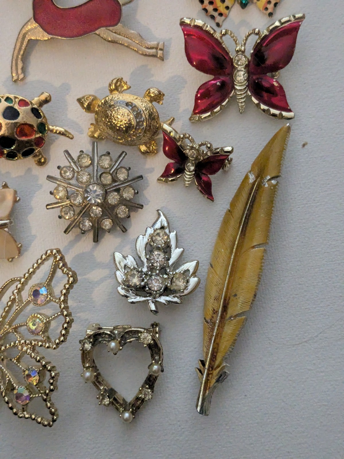 20+ vintage pins, hearts, butterfly,flowers & more