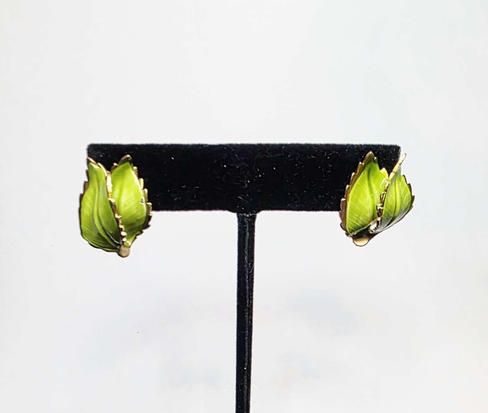 Vintage Signed Giovanni Lime Green Enamel Leaf Clip-On Earrings Gold Tone 1960’s