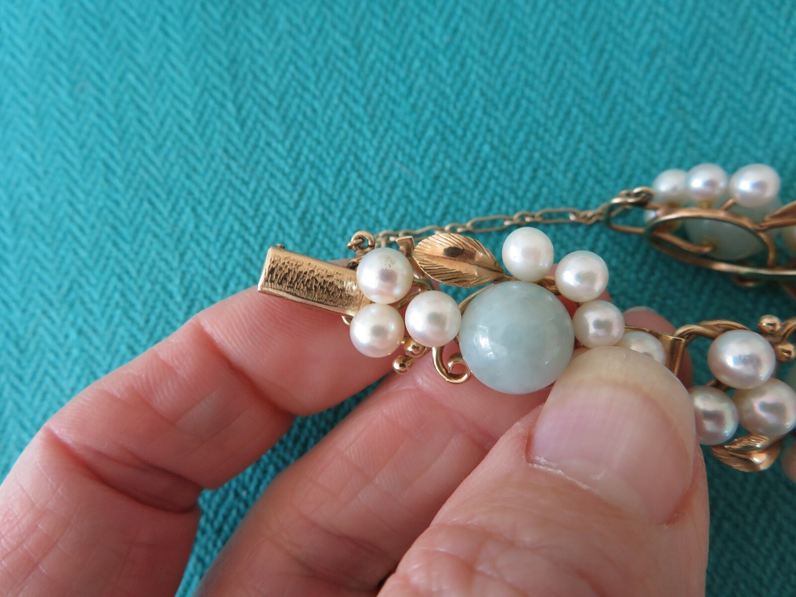 VINTAGE MING’S 14K GOLD 11 MM JADE & 5-6 MM PEARLS 17 MM WIDE BRACELET 7 1/4″