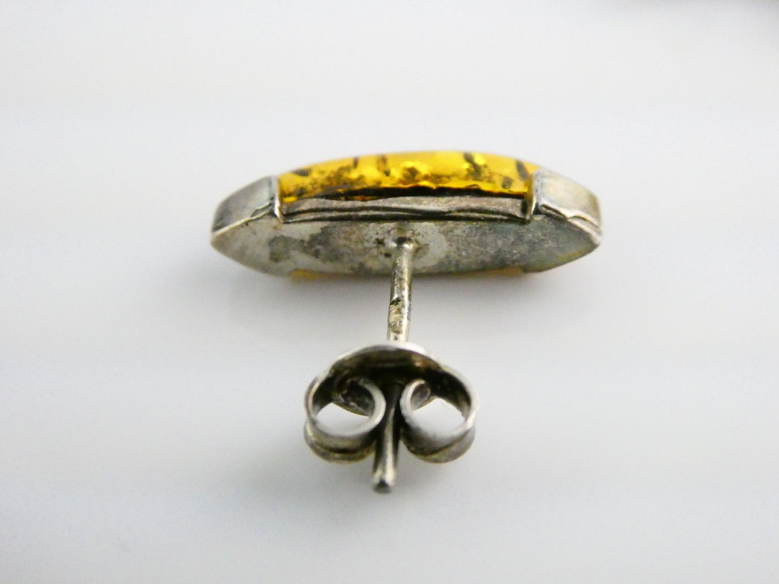 Vintage Sterling Silver Baltic Amber Pointed Cabochon Stud Earrings 3.3g .75 In