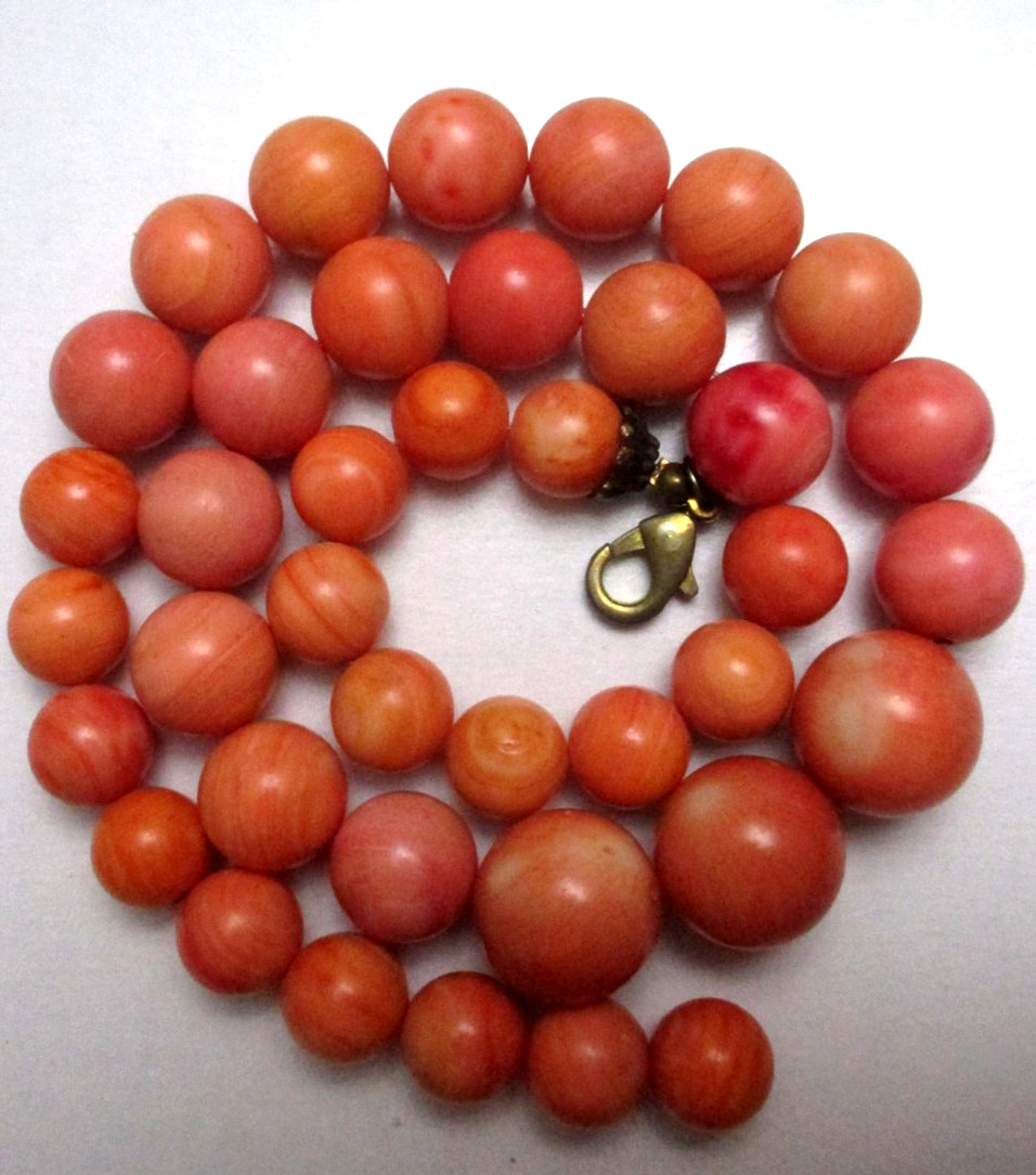 Vintage M0M0 Art Deco Authentic ☆ Undyed Untreated ☆ Necklace Coral ☆ Organic.