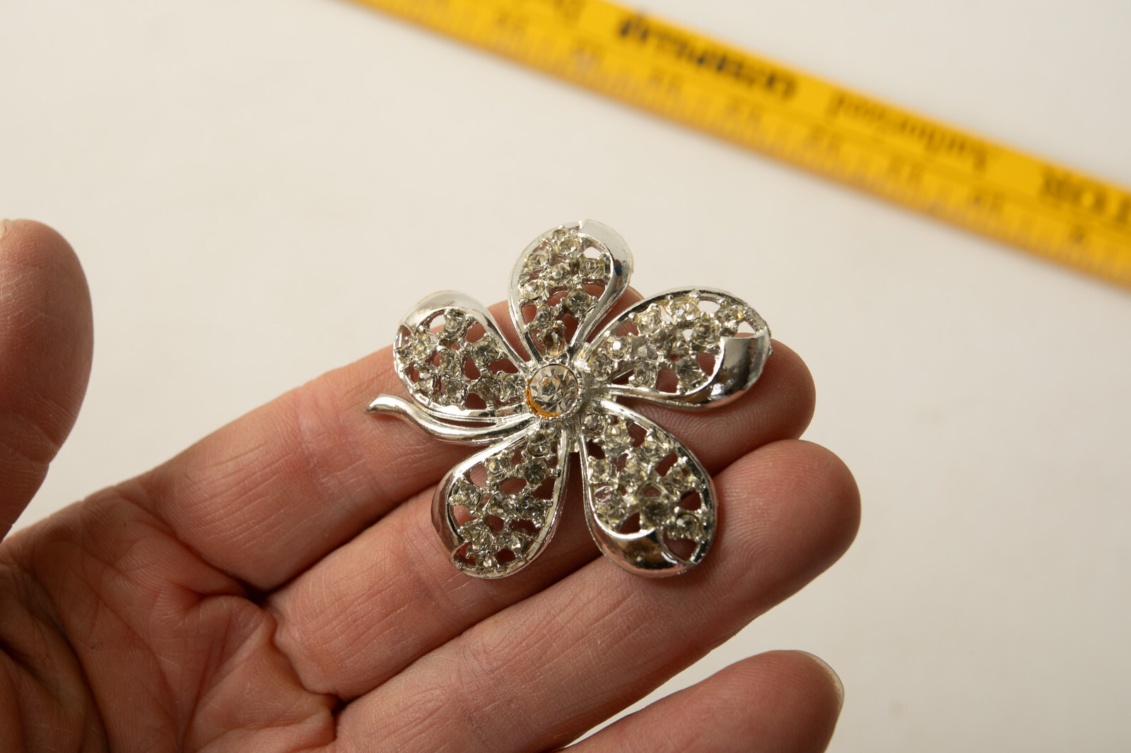 Clear Glass Rhinestone Pendant Pin (R3A/JSF6) Vintage 5 Petals Silver Brooch