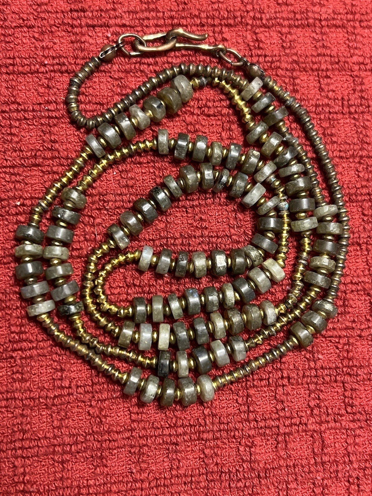 ESTATE ARTISAN LONG GOLD TONE LABRADORITE STONE NECKLACE 33” HOOK CLASP