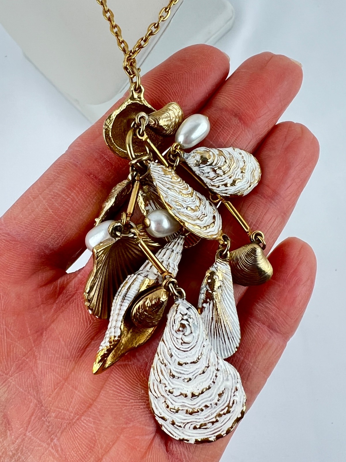 Vintage Gold tone with Enamel Sea Shells Pendants Charms Necklace Beach Ocean