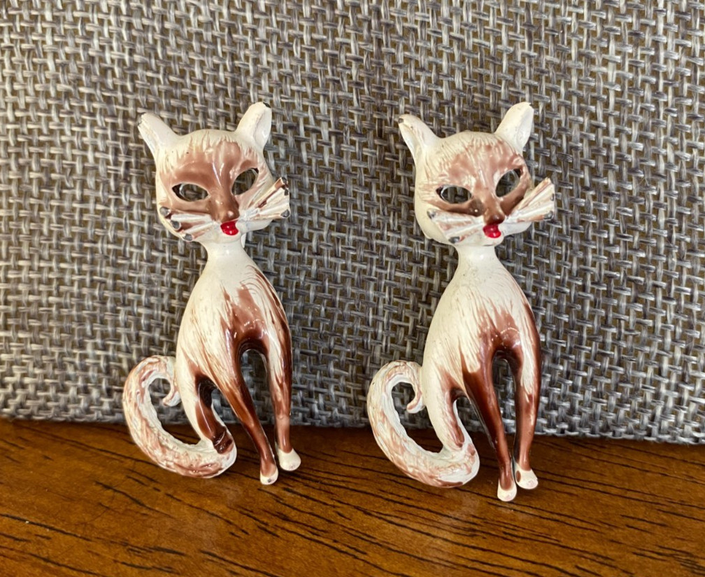 Siamese Cat Brooches Set Of 2 Vintage Scatter Pins White Brown Enamel