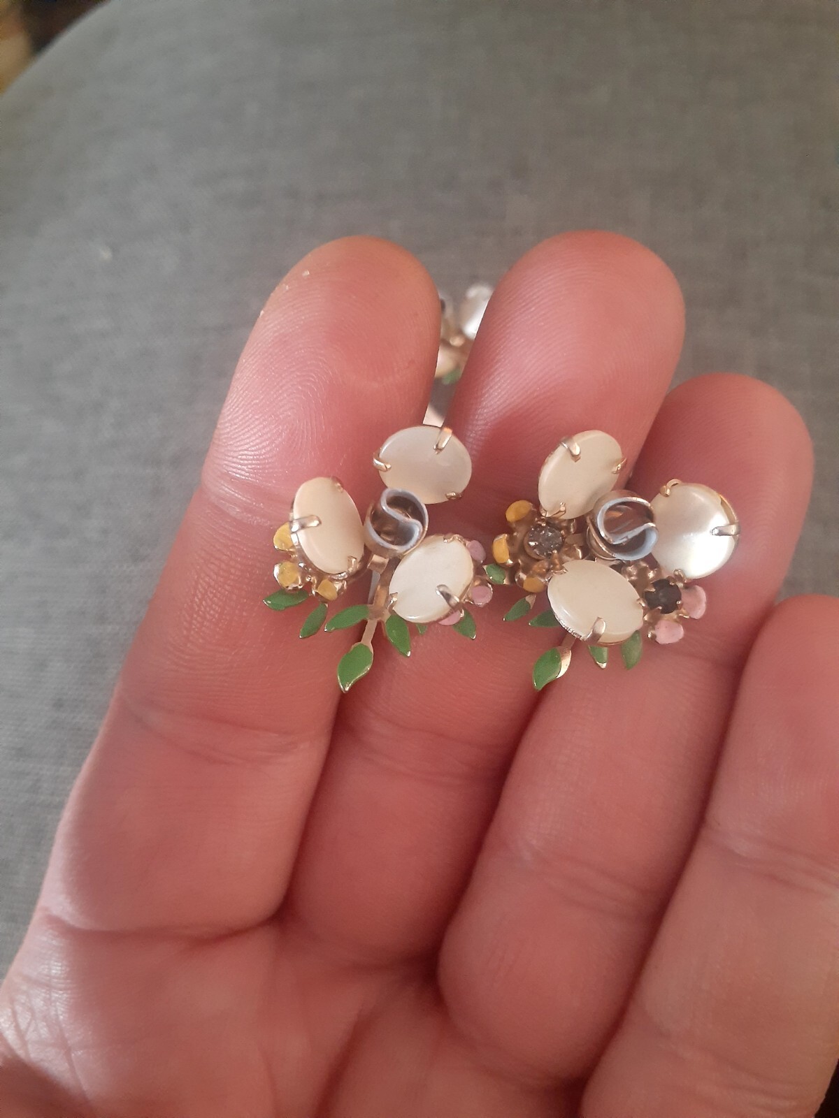 Vintage MOP & Enamel Flower/heart Brooch/pin & Matching Screw back Earrings