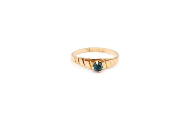 Vintage 10k Yellow Gold Green Glass Stone Childs Ring Size 2