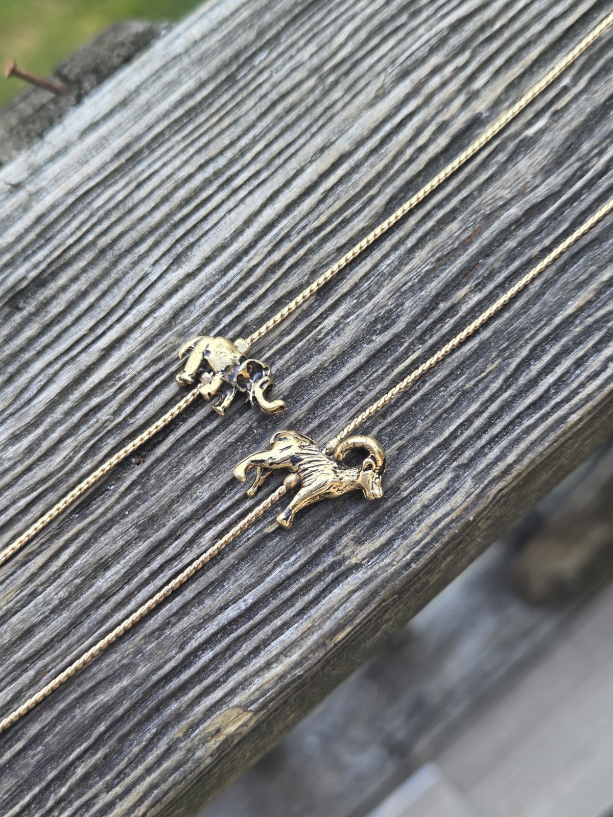 Vintage Animal Charm Long Necklace Gold Tone Safari Zoo Monkey Elephant Giraffe