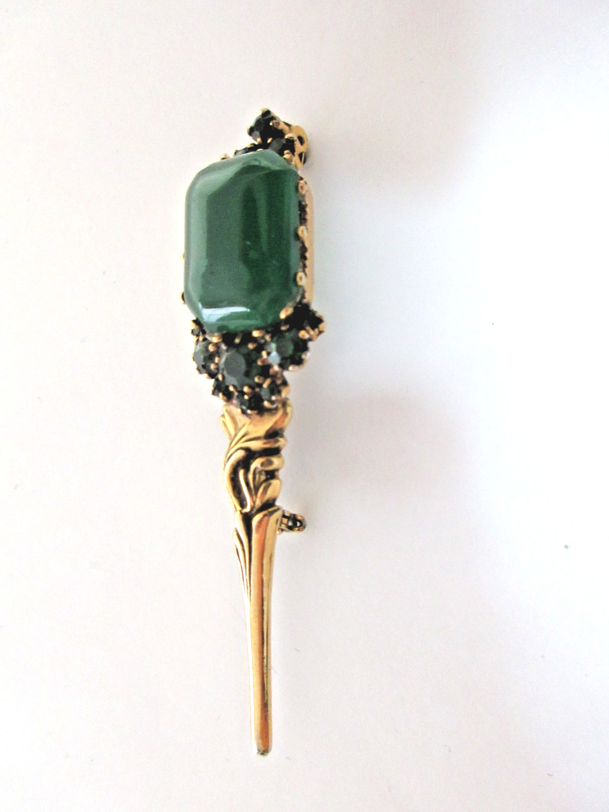 AUSTRIAN GOLDTONE RHINESTONE GREEN EMERALD CUT CABOCHON SCEPTER STYLE PIN BROOCH