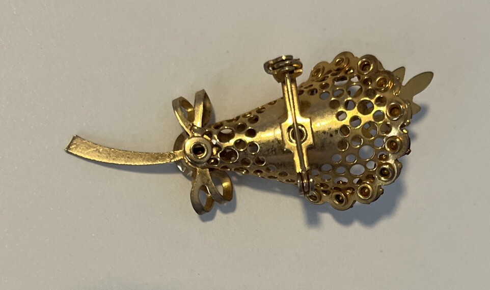 Vintage Retro Unsigned Rhinestone Flower Bouquet Gold Tone 3D Pin Brooch 2.25”