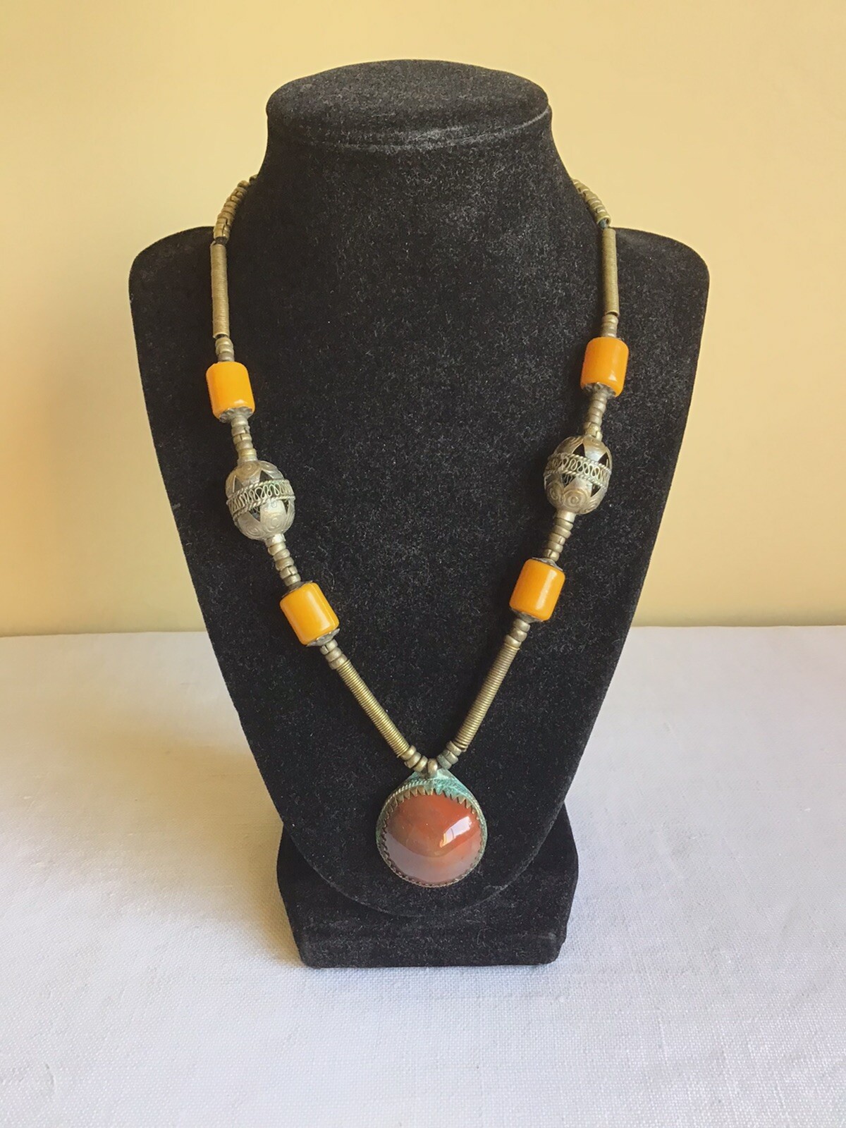 Vintage Brown Agate Handcrafted Metal Beaded Fashion Jewelry Necklace 11″ Long