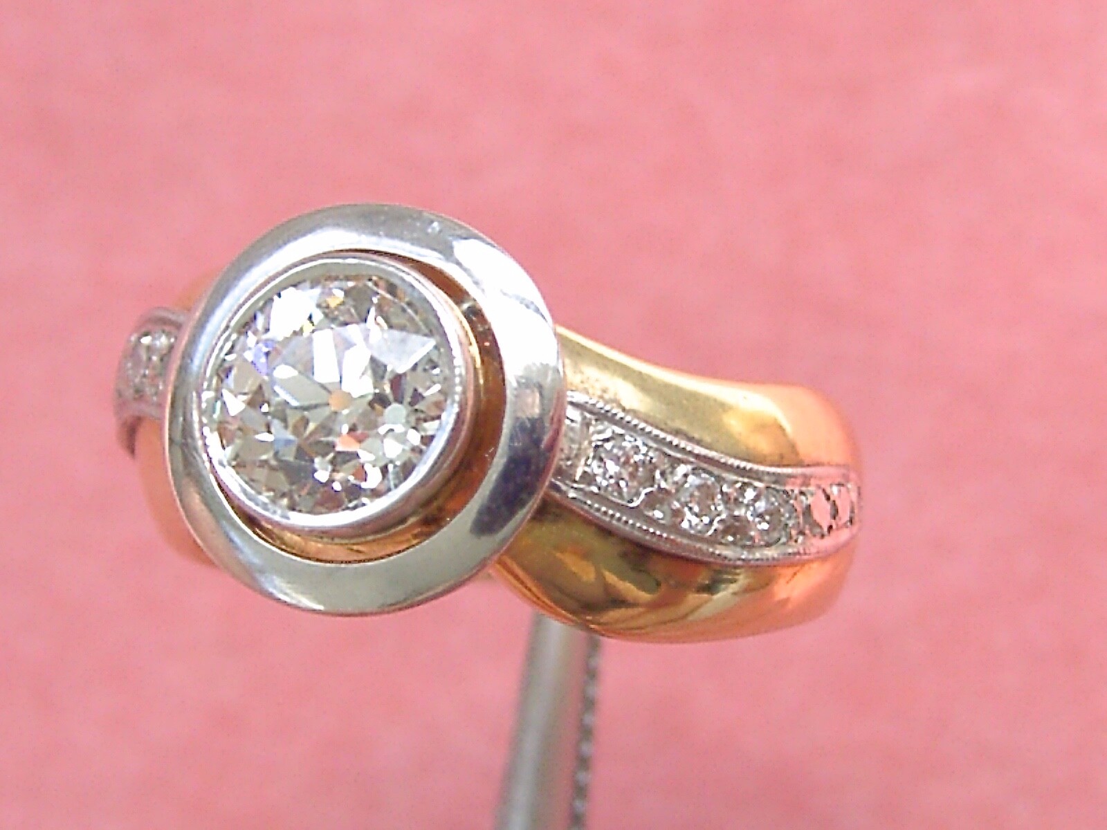 VINTAGE 1.10ct EURO DIAMOND 18K THICK BAND UNISEX SOLITAIRE ENGAGEMENT RING 1940