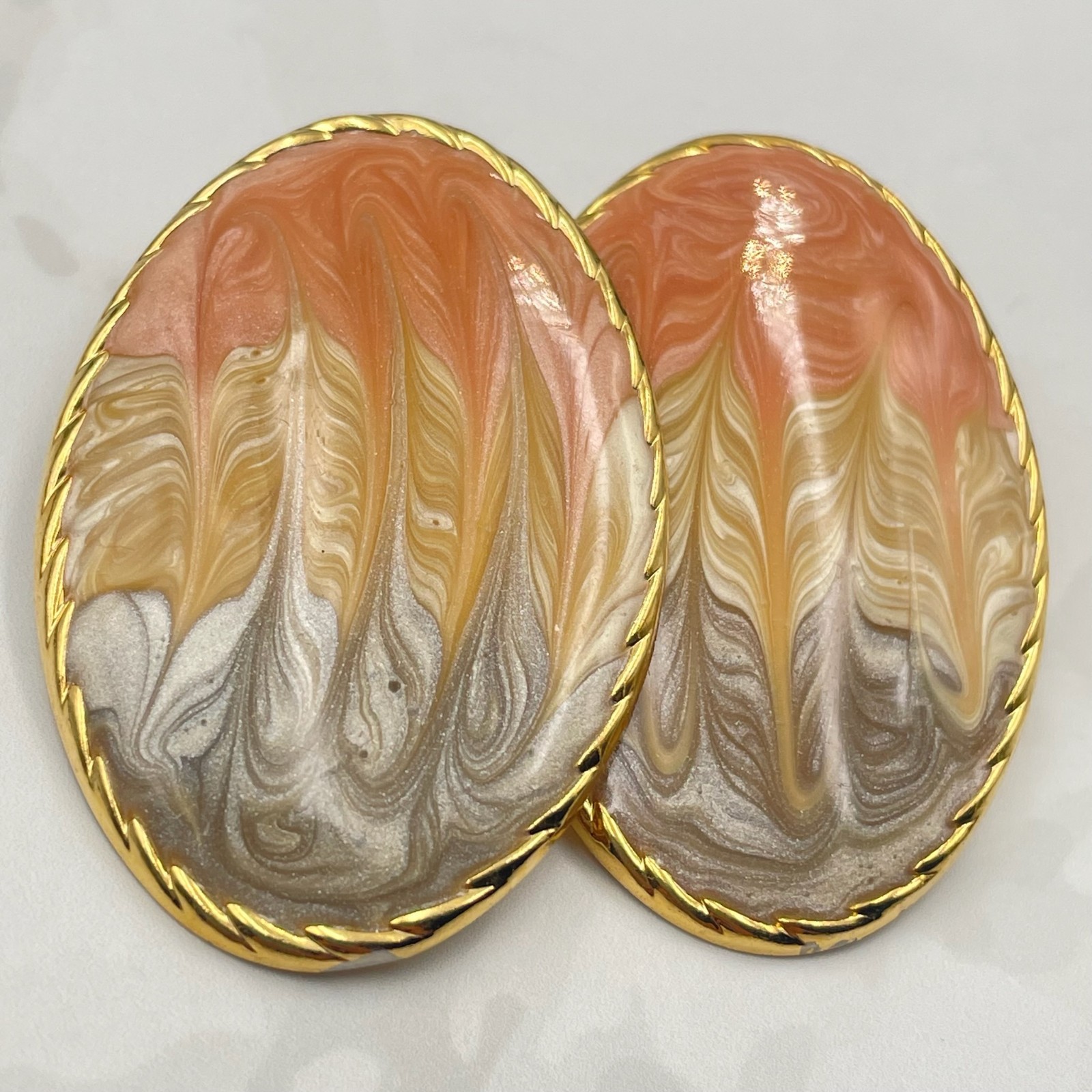 Vintage VTG Swirl Enamel Gold Tone Clip-On Earrings Peach Brown Cream Oval