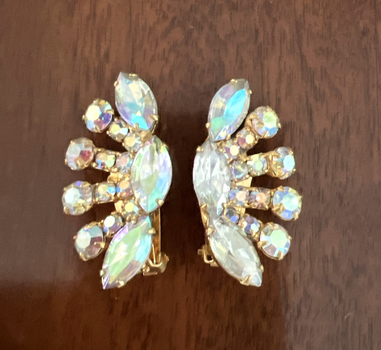 Vtg. 1940-60 SIGNED REGENCY AURORA BOREALIS RHINESTONE LEAF BROOCH & EARRING SET