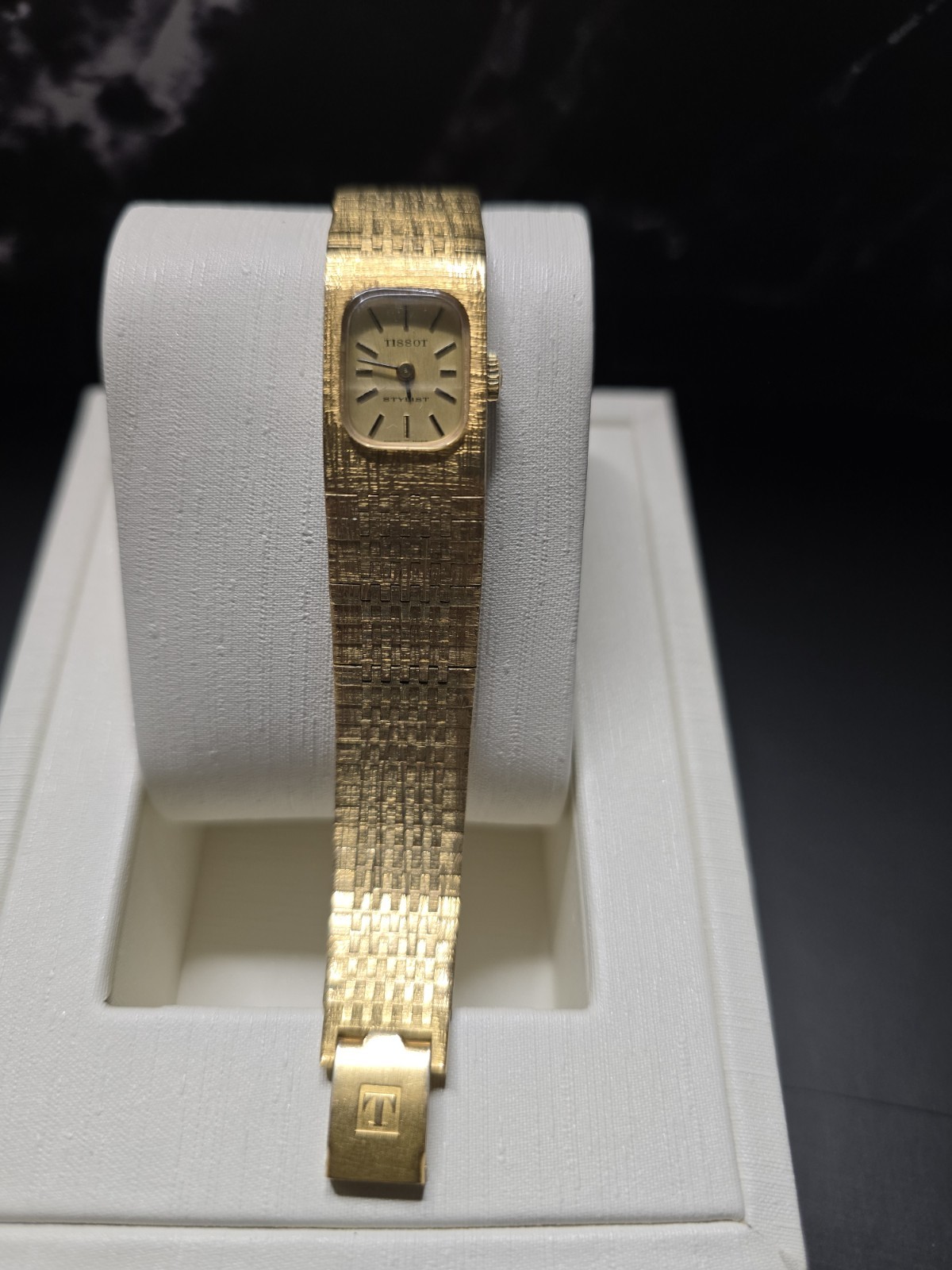 Vintage Tissot Gold-Tone Women’s Watch Manual Wind Textured Bracelet Band