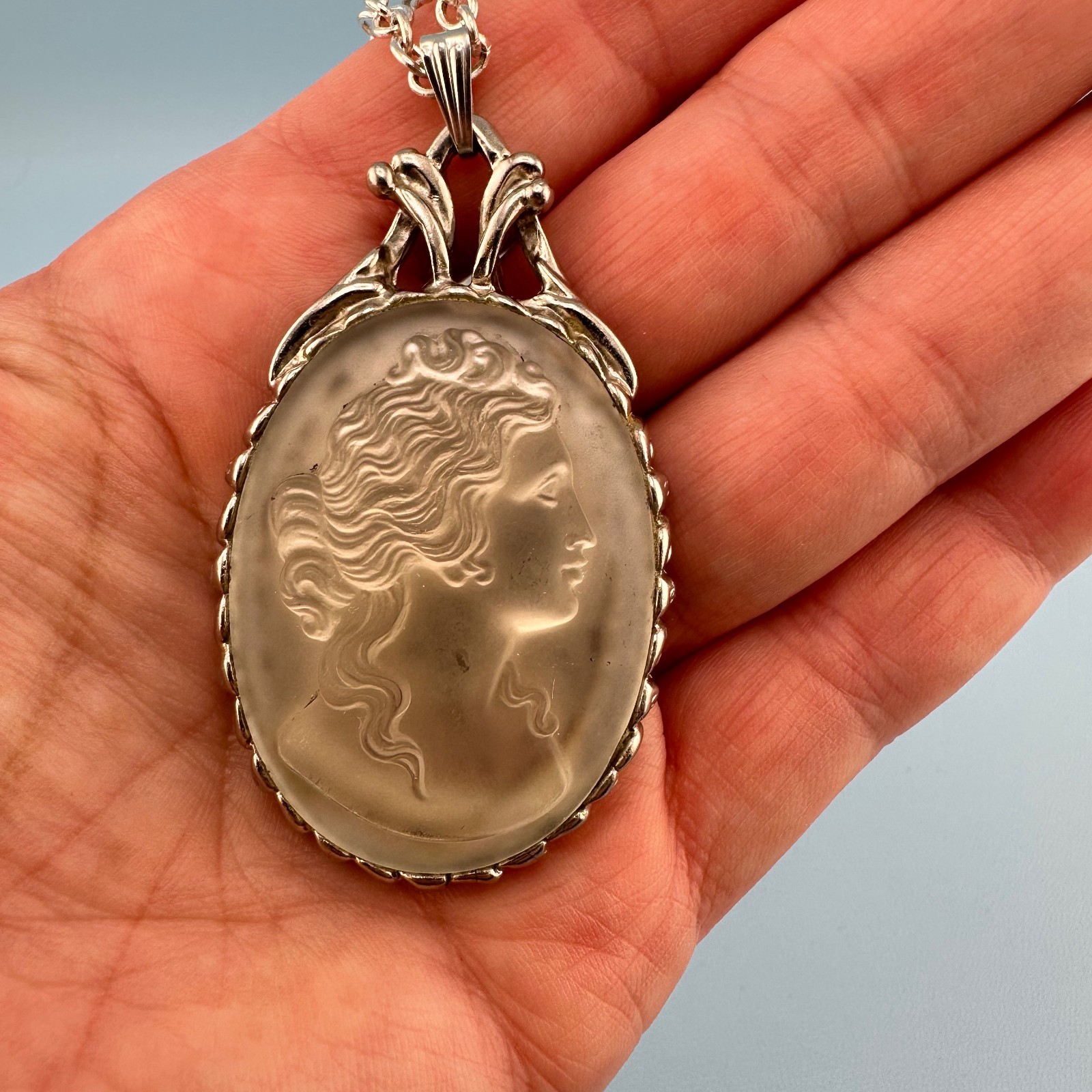 Vintage Frosted Opaque Glass Cameo Pendant Necklace Silver Tone Off White 28″