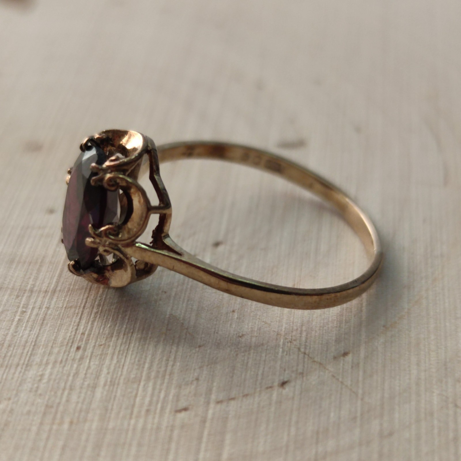 Vintage 9ct Yellow Gold Garnet Ring Size S Hallmarked 375 January Statement