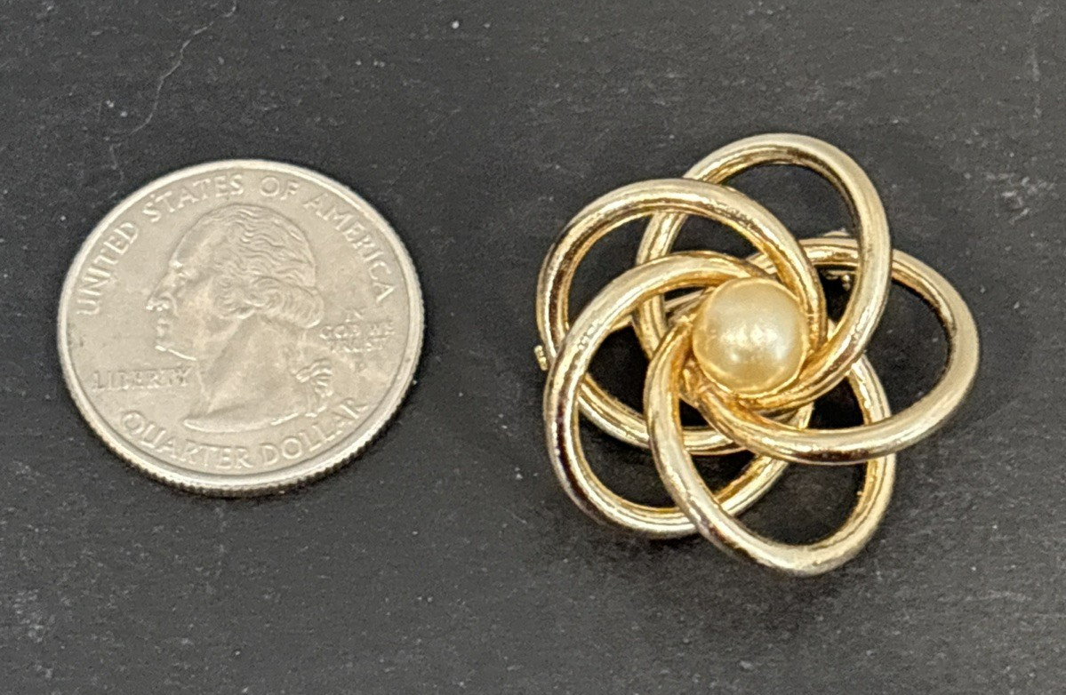 Lot 12 Fashion Jewelry Pins Vintage Now Faux Pearls Shell Leaf Leaves Flowers