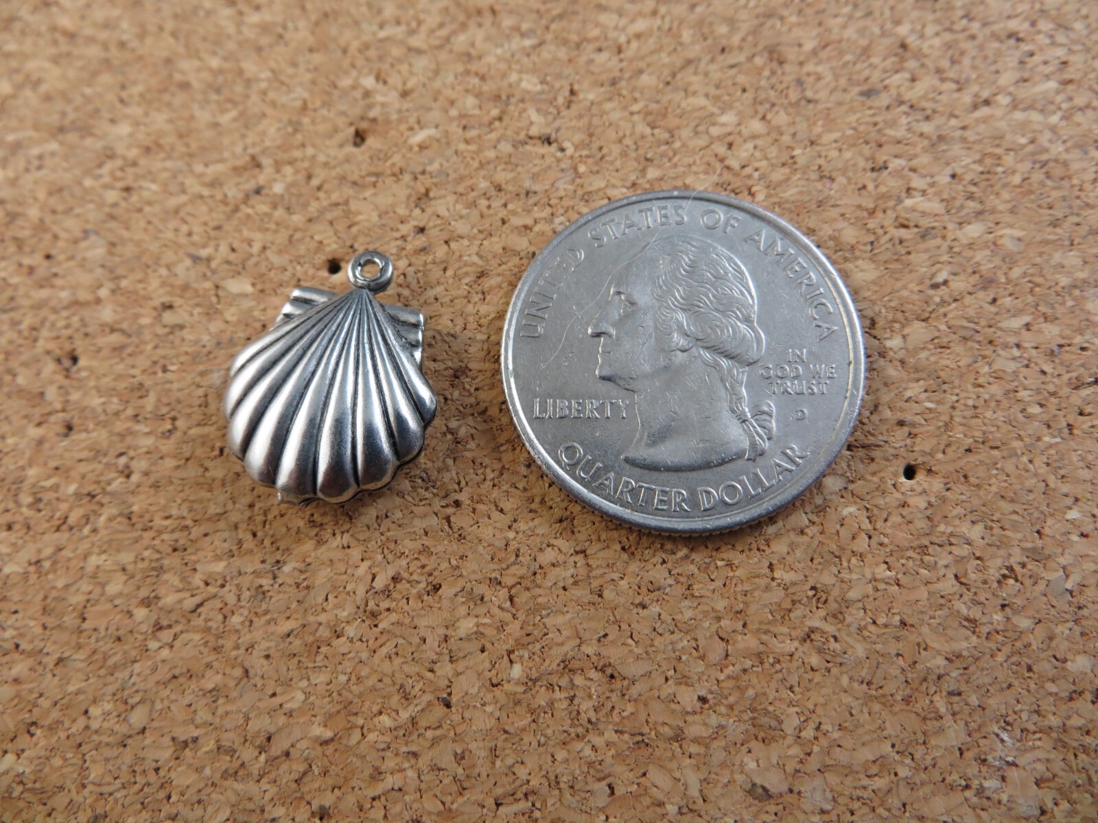 Vintage 3D Puffy Scallop Sea Shell Silver-tone 3/4″ Charm Pendant #830