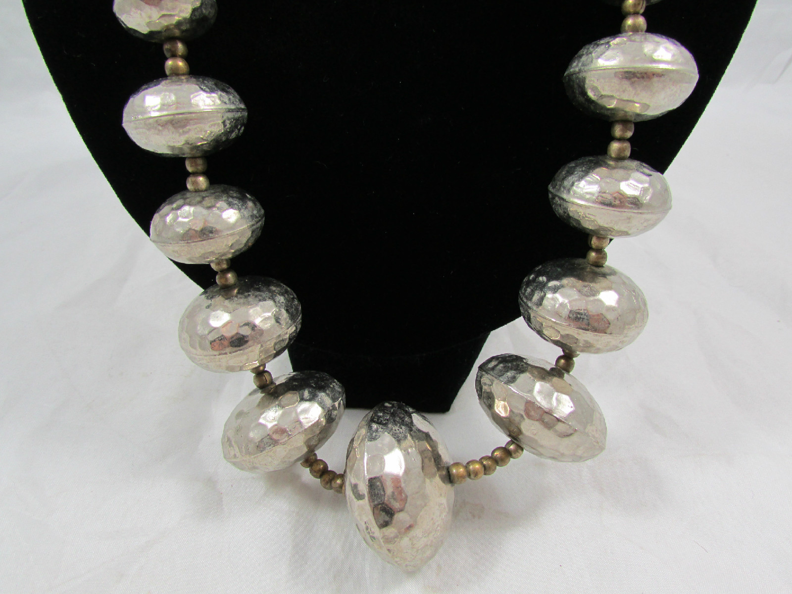 Vintage 60’s – 80’s Era Hammered Silvertone Graduated Oval Beads Necklace
