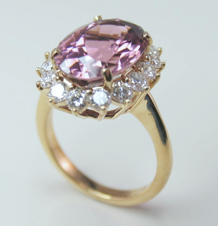 Vintage 18k Gold Lady’s 17 Stone Pink Tourmaline Diamond 6.65ctw Ring Size 5.75