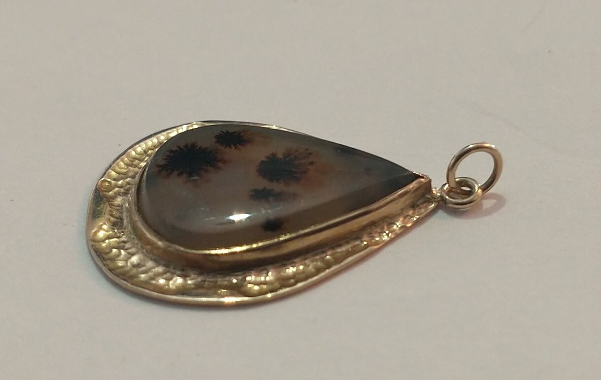Vintage English 9 Karat Gold Portrait Agate Pendant