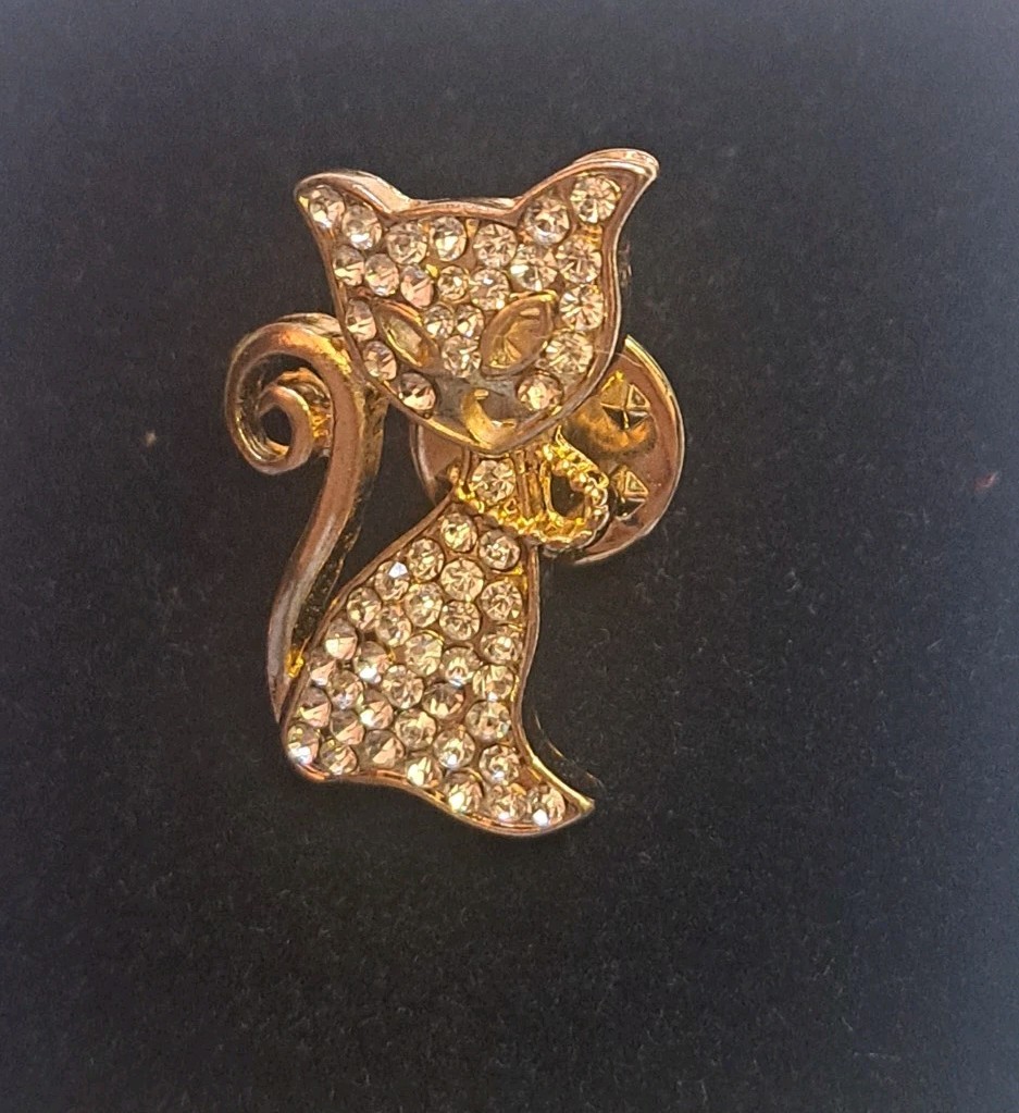 Real Collectibles by Adrienne Kitten Brooch White Sparkly Rhinestones