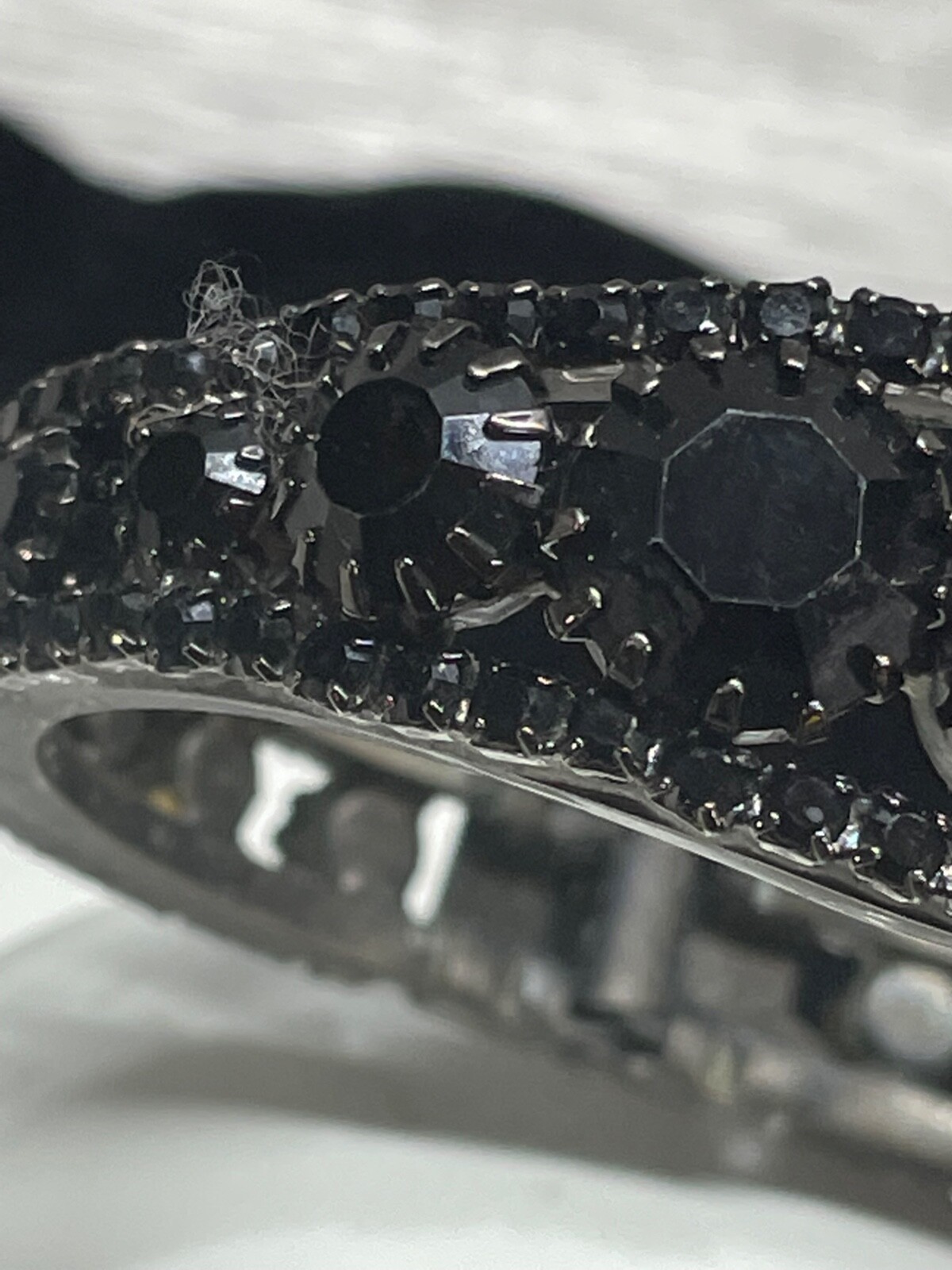 Bracelet Black Rhinestone Hinged Open Clasp at Top Pretty design vintage