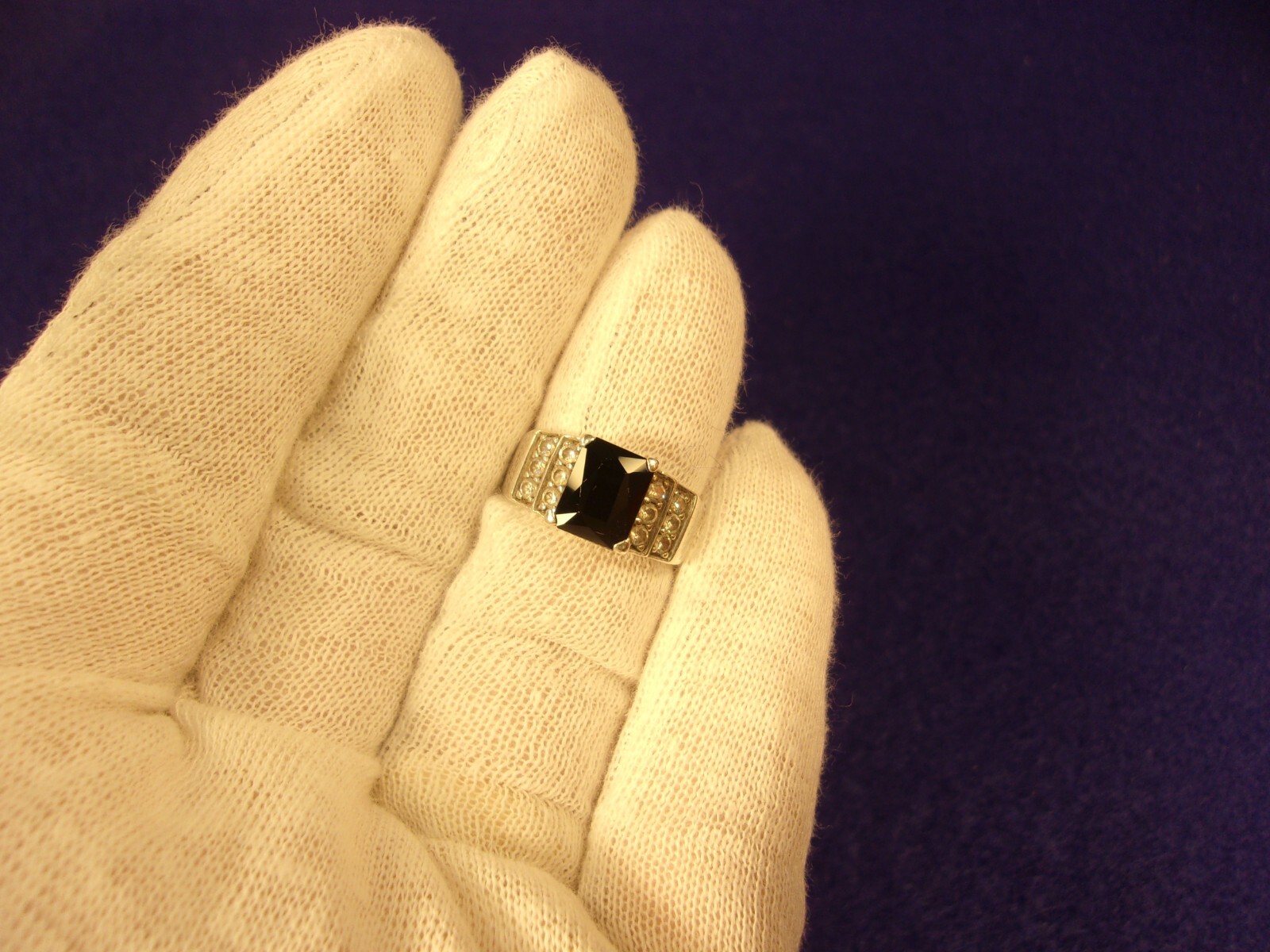 VERY PRETTY OLD VTG LADY’S STERLING SLVER, LAB CREATED SAPPHIRE & CZ ACCENT RING