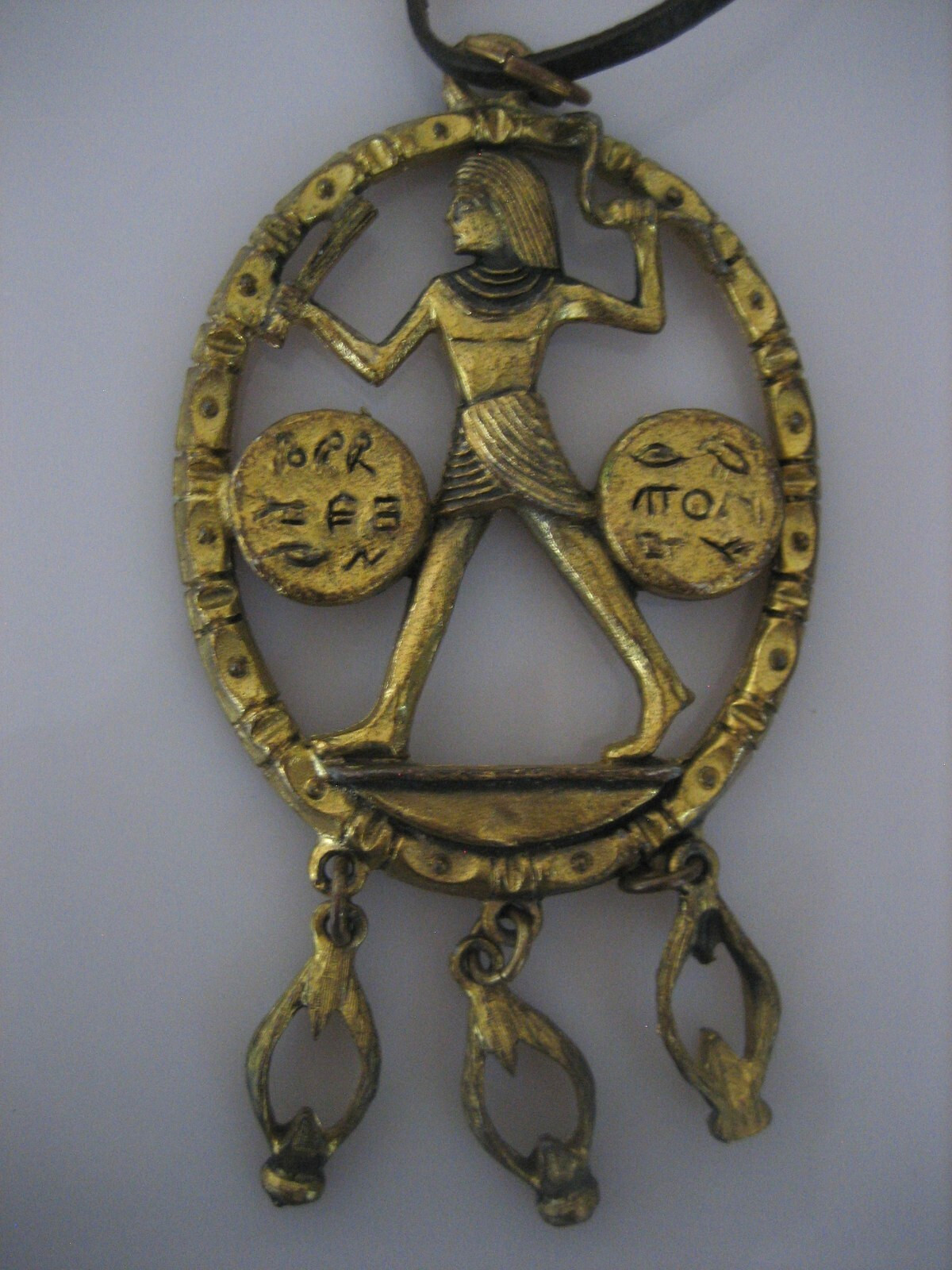 VINTAGE GOLD TONE LARGE PENDANT WITH LEATHER CORD NECKLACE