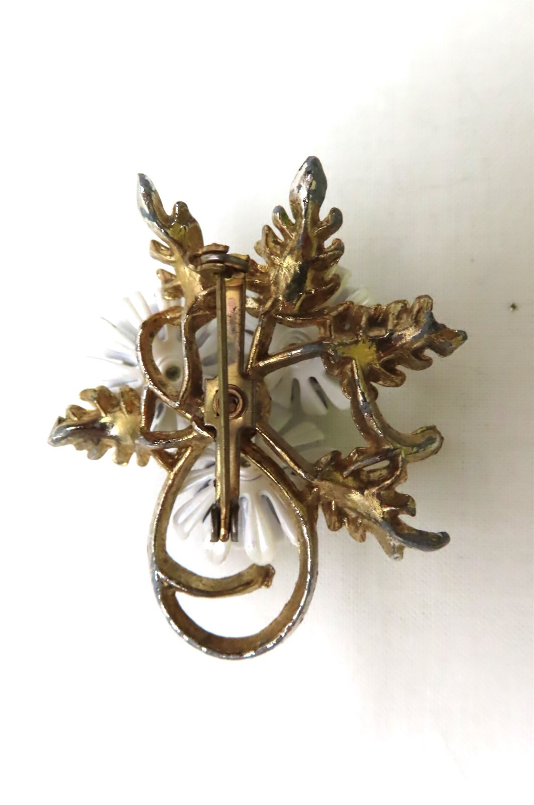 White Enamel Flower Pin Brooch Aurora Borealis Rhinestone Gold Tone Vintage