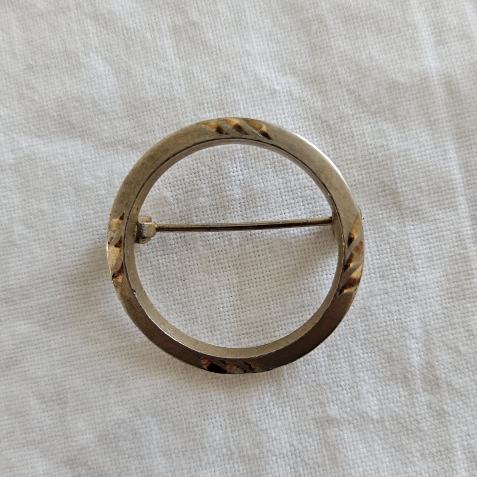 Mid Century Vintage Gold-Toned Metal Circle Brooch, 1 Inch, Not Marked, Retro