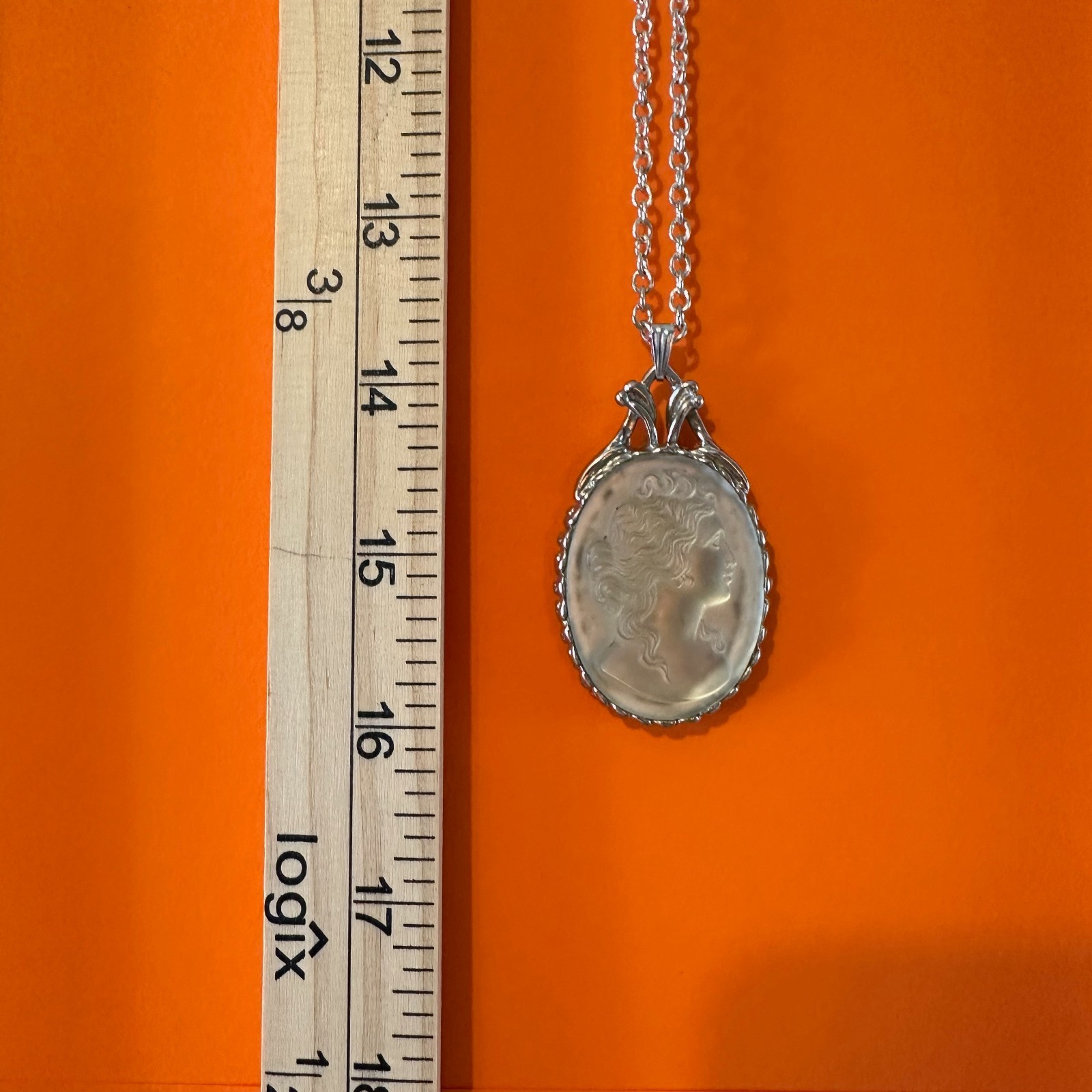 Vintage Frosted Opaque Glass Cameo Pendant Necklace Silver Tone Off White 28″