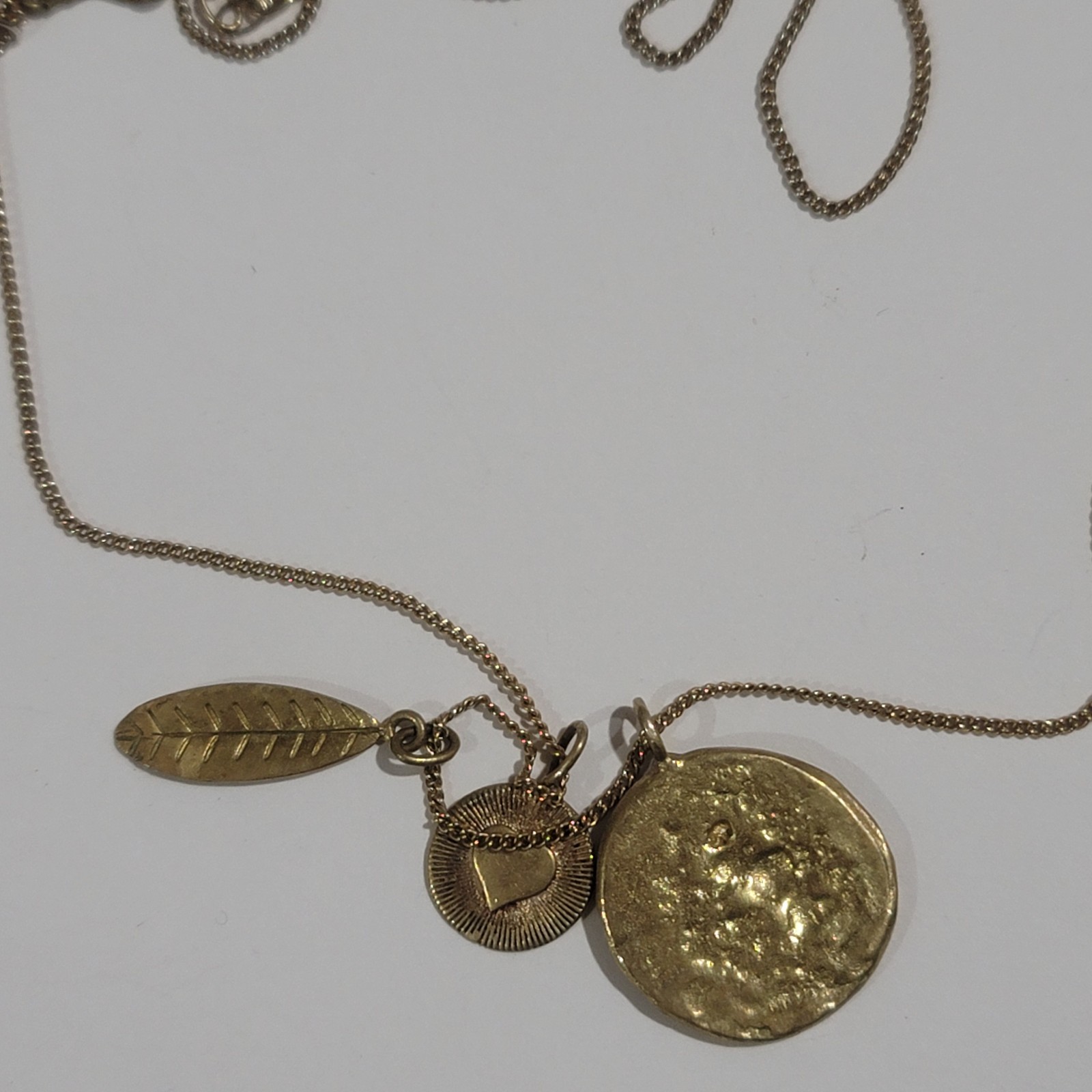 Vintage Gold Tone Minimalist Dainty Charms Necklace Hammered Disc Leaf Coin 18″