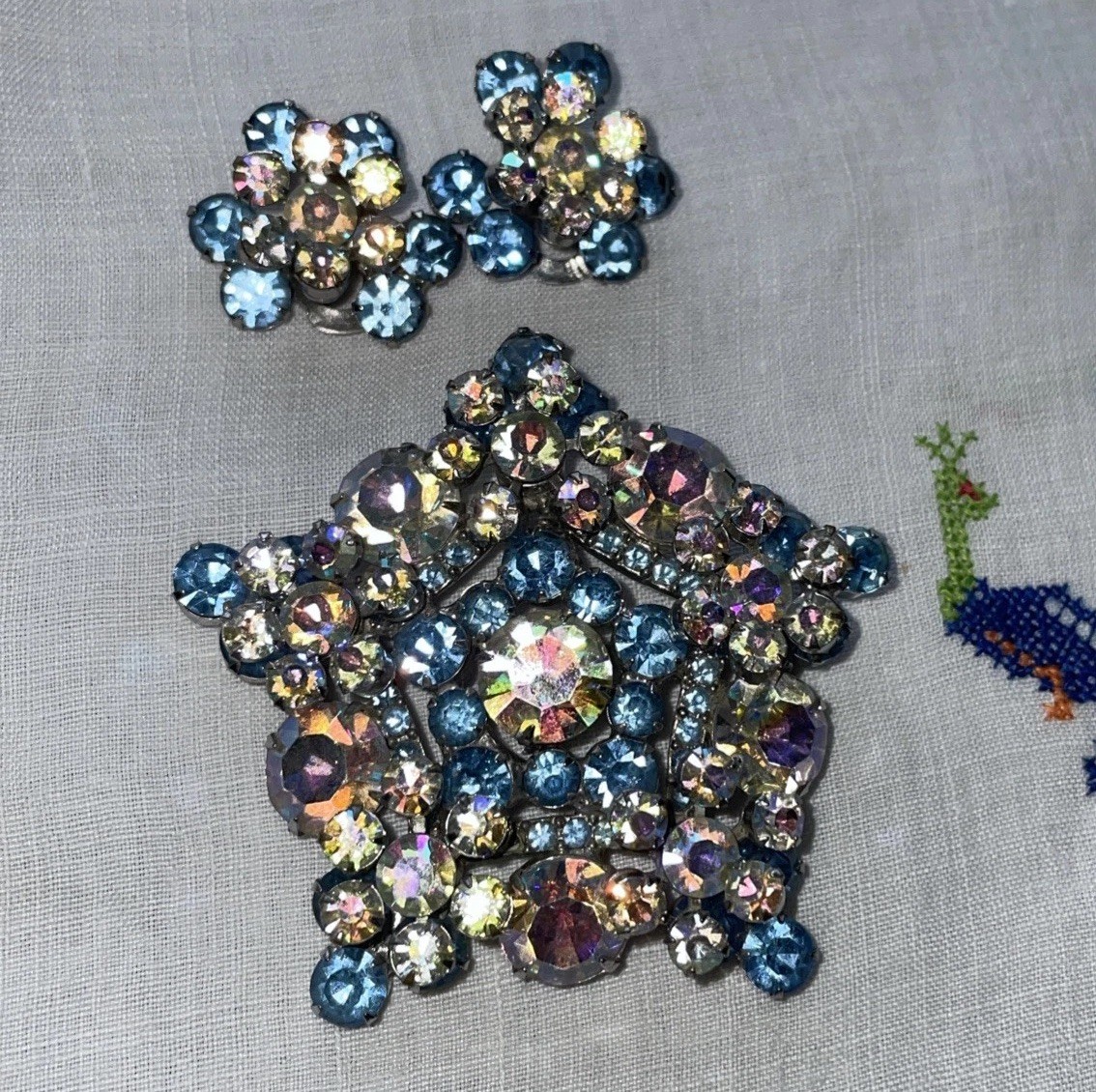 Vintage Juliana “BOOK PIECE” AB Crystal Starburst Brooch & Clip Earrings #1355